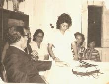 Dorilda Esmeraldino assumindo Direo do Centro e Isaias Rosa - Presidente anterior
